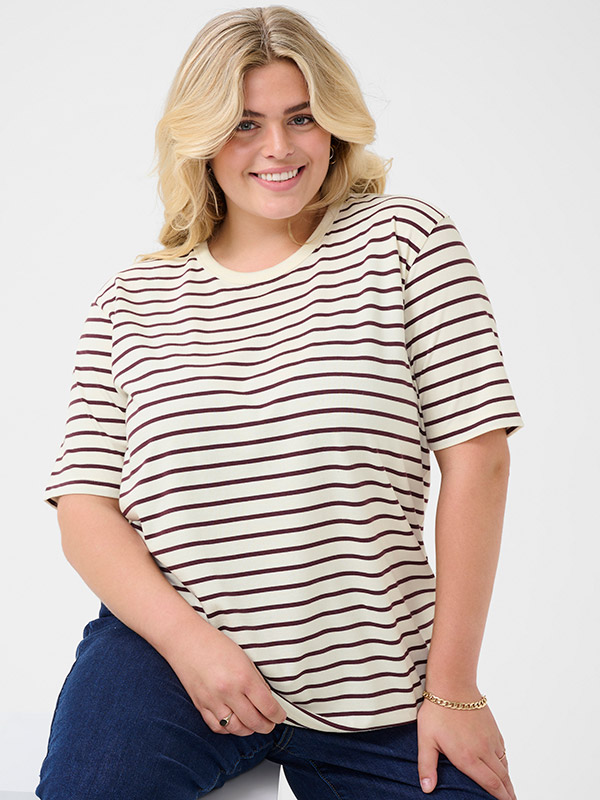 KCWINNI - Plus Size T-paita fra Kaffe Curve