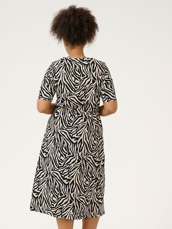 KCIVENA - Plus Size Mekko fra Kaffe Curve