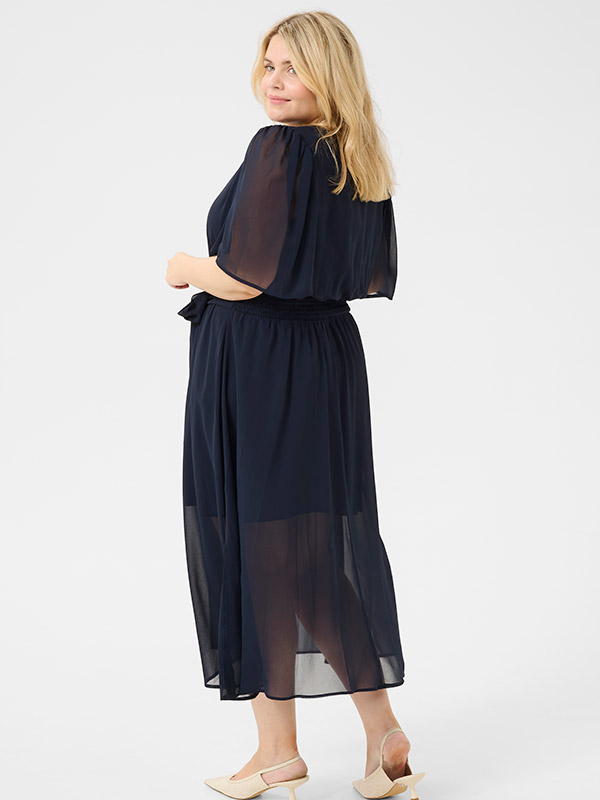 KCEVI - Plus Size Mekko fra Kaffe Curve