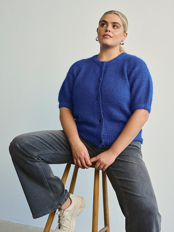 KCEMILIA - Plus Size Neuletakki fra Kaffe Curve