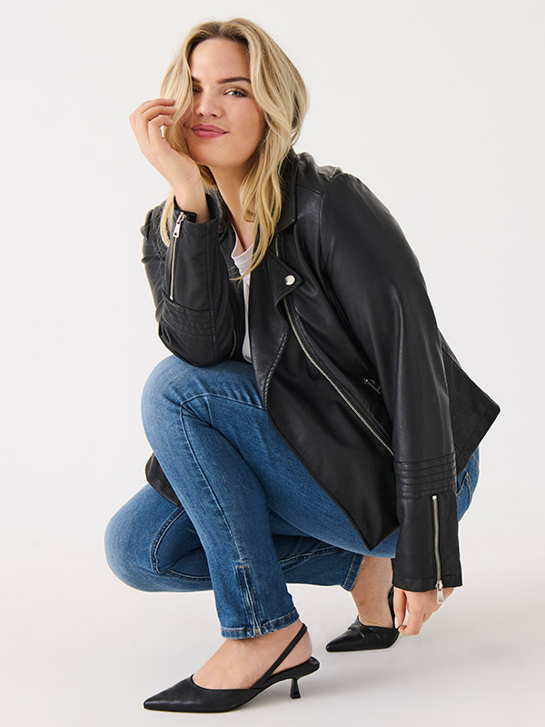 CAREMMY - Plus Size Takki fra Only Carmakoma
