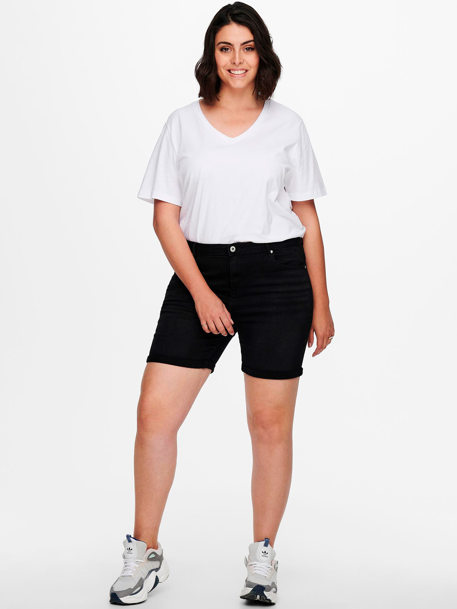 CARLAOLA  - Plus Size Shortsit fra Only Carmakoma