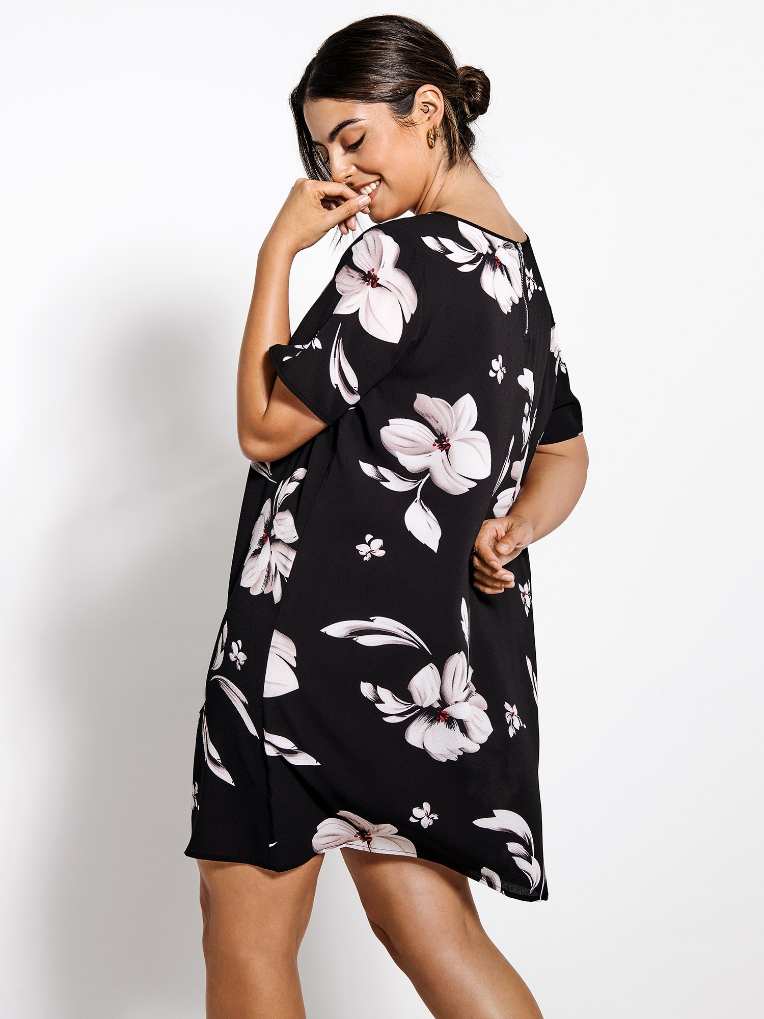 LUX - Plus Size Mekko fra Only Carmakoma