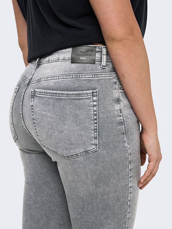 CARWILLY - Plus Size Farkut fra Only Carmakoma