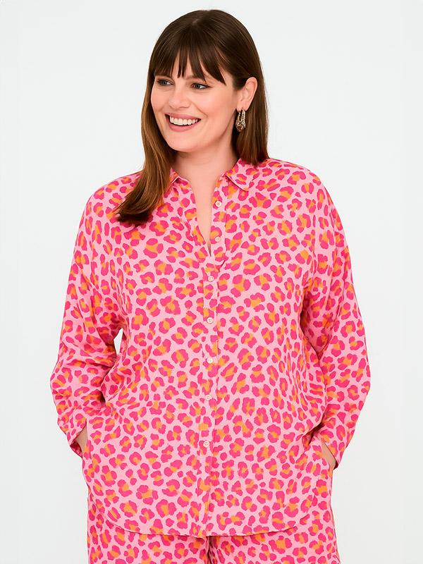 CARTHYRA - Plus Size Paita fra Only Carmakoma