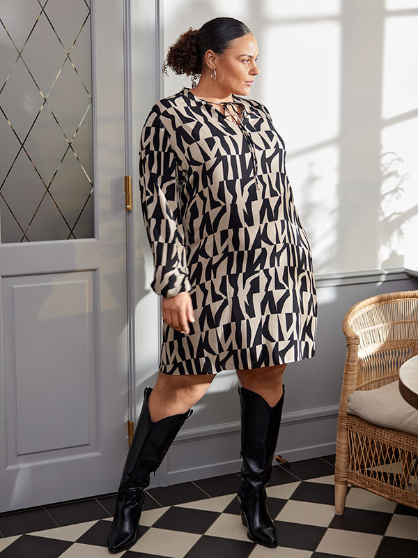 CARDIONA - Plus Size Mekko fra Only Carmakoma