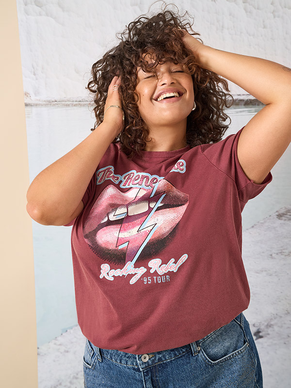 CARMIKO - Plus Size T-paita fra Only Carmakoma