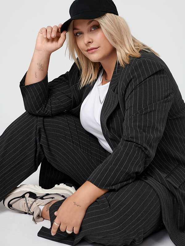 CARBRIE - Plus Size Puvunhousut fra Only Carmakoma