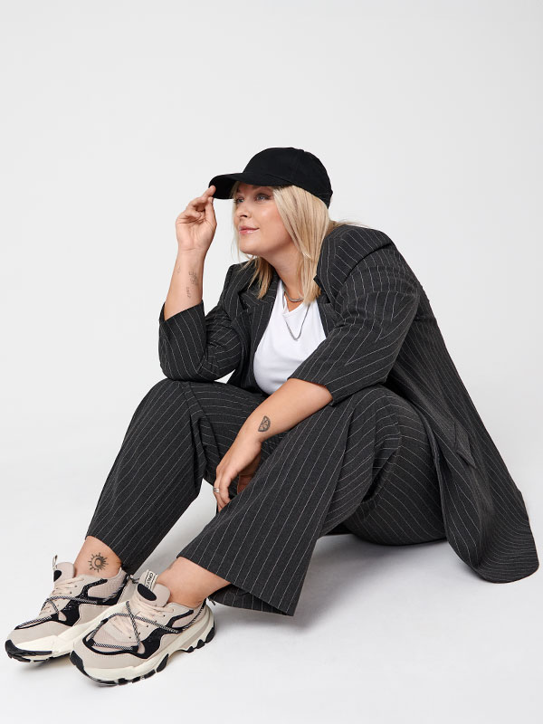 CARBRIE - Plus Size Puvunhousut fra Only Carmakoma