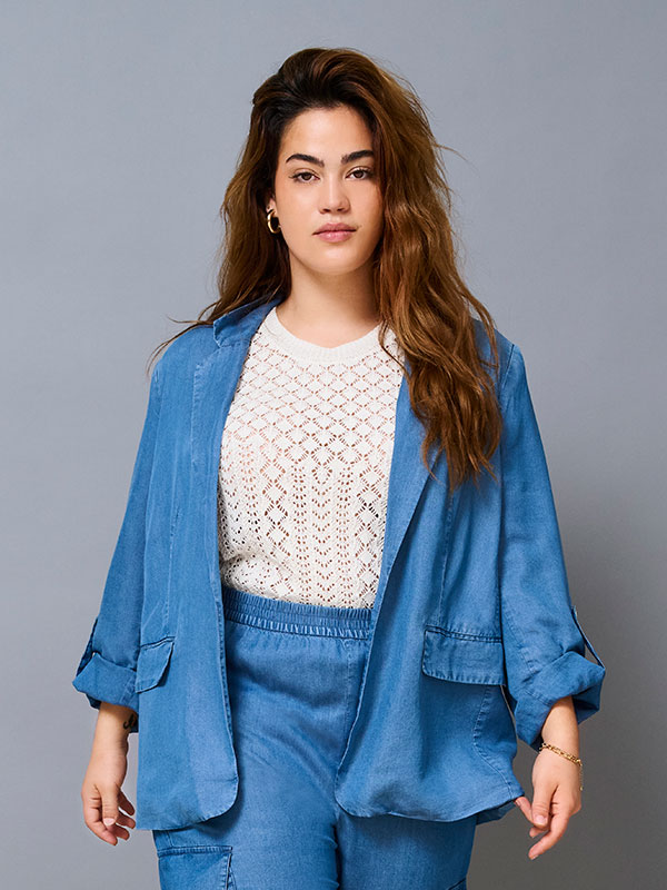 CARCHARIS - Plus Size Bleiseri fra Only Carmakoma
