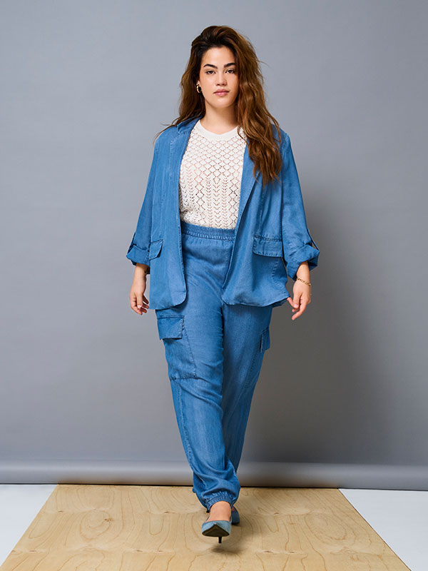 CARCHARIS - Plus Size Bleiseri fra Only Carmakoma