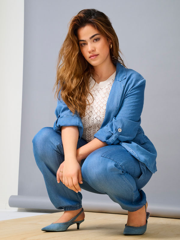 CARCHARIS - Plus Size Bleiseri fra Only Carmakoma