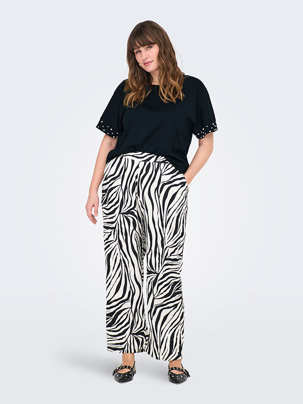 CAROLIVIA - Plus Size T-paita fra Only Carmakoma