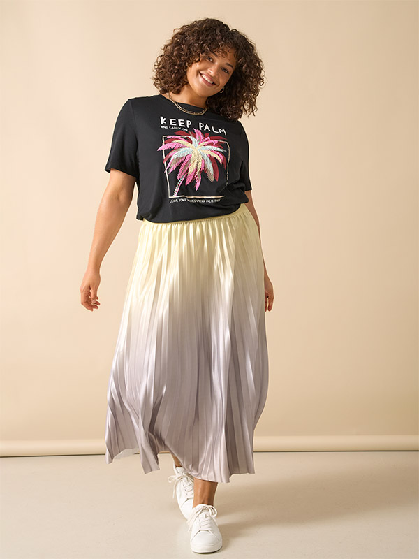 CARELLIOT - Plus Size T-paita fra Only Carmakoma