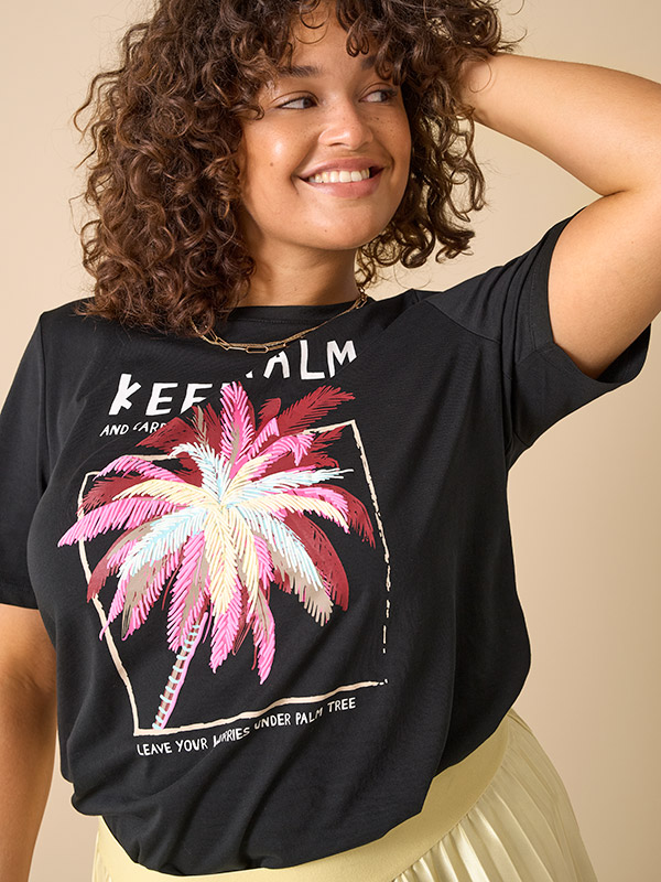 CARELLIOT - Plus Size T-paita fra Only Carmakoma