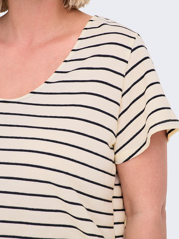 CARJANA - Plus Size T-paita fra Only Carmakoma