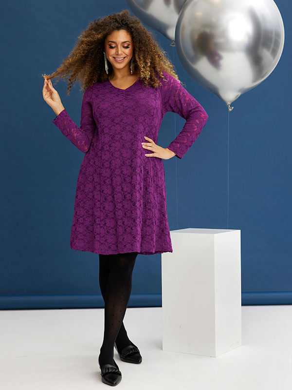 NEOLA - Plus Size Mekko fra Zhenzi