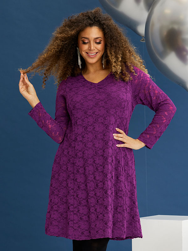 NEOLA - Plus Size Mekko fra Zhenzi