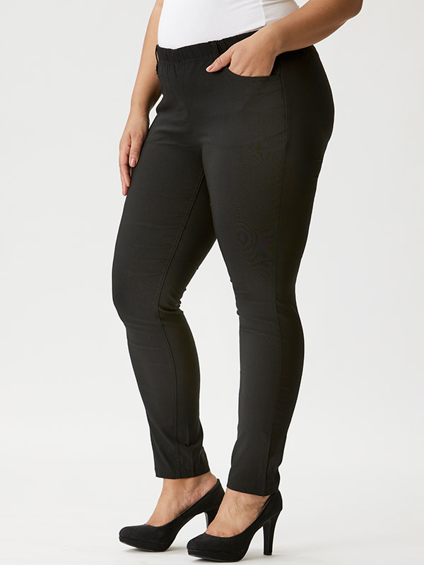 TWIST - Plus Size Housut fra Zhenzi