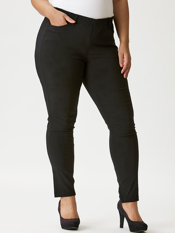 TWIST - Plus Size Housut fra Zhenzi