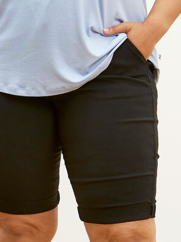 STEP - Plus Size Shortsit fra Zhenzi