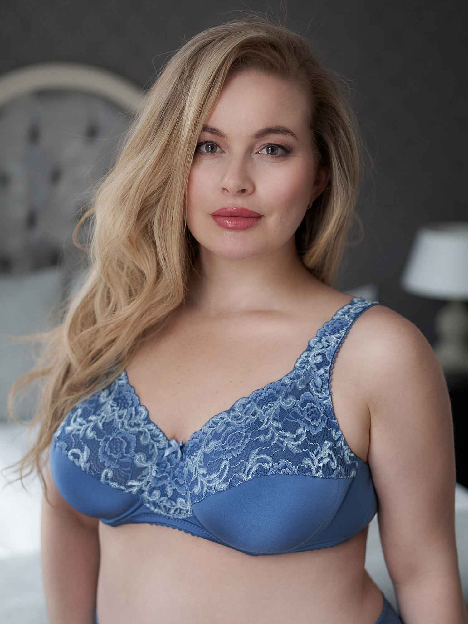BEATE PLAIN - Plus Size Kaaret liivit fra Plaisir