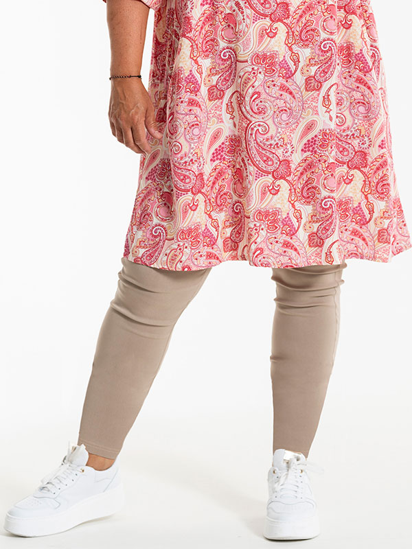 CLARA - Plus Size Housut fra Gozzip