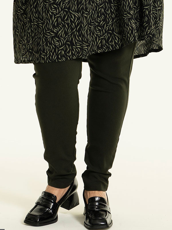 CLARA - Plus Size Housut fra Gozzip