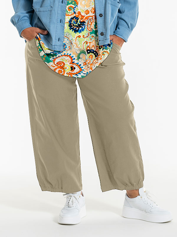 CLARA - Plus Size Housut fra Gozzip
