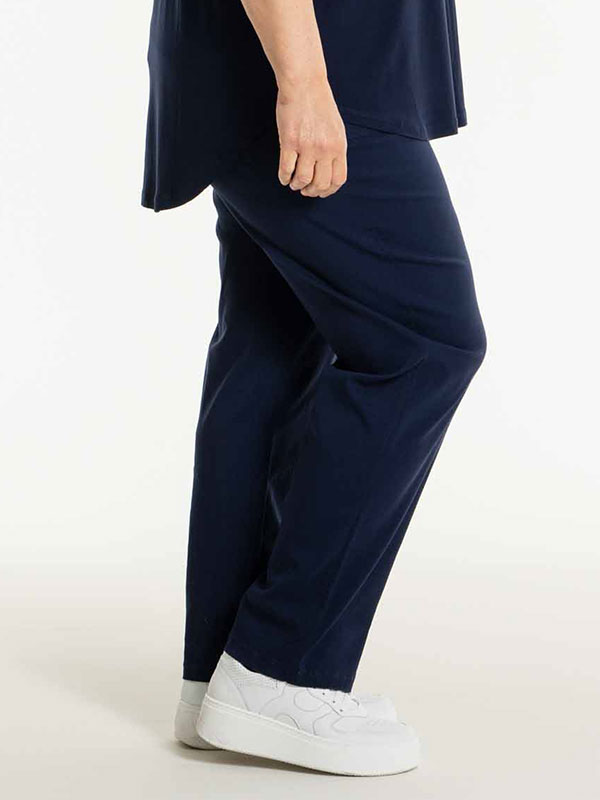 CLARA - Plus Size Housut fra Gozzip