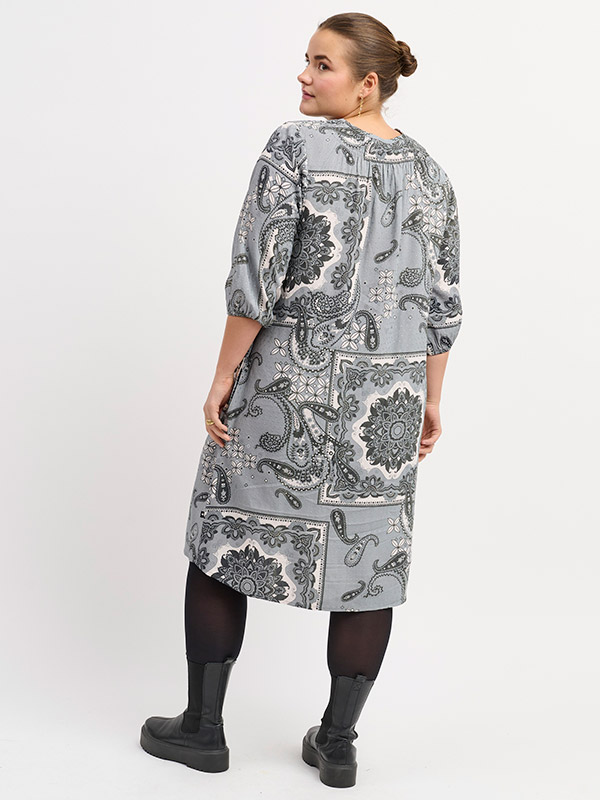 ADDIANE - Plus Size Mekko fra Adia