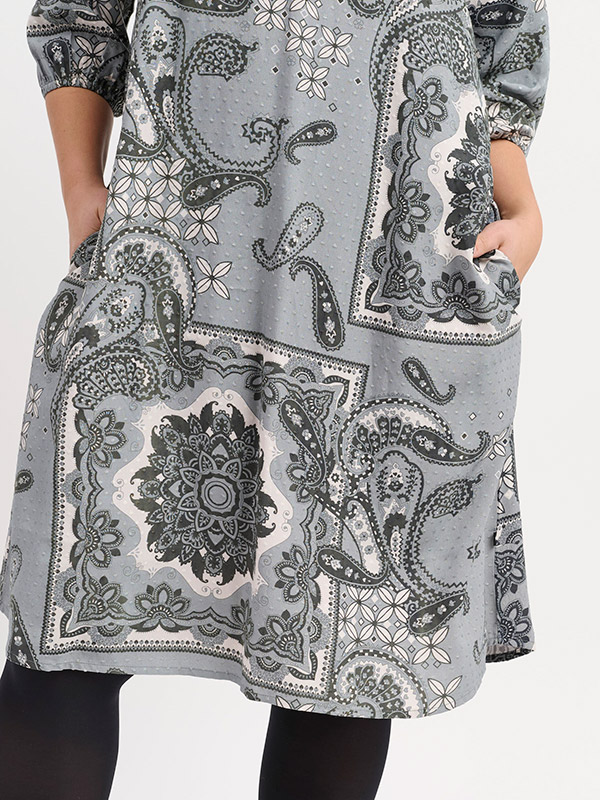 ADDIANE - Plus Size Mekko fra Adia
