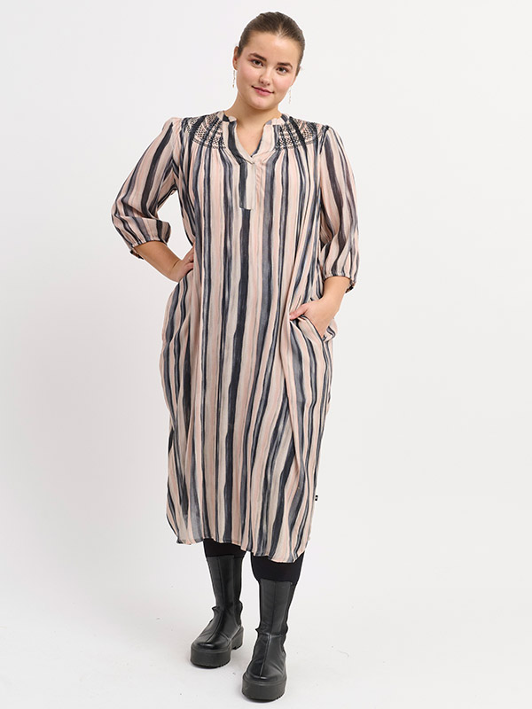ADDIDDE - Plus Size Mekko fra Adia