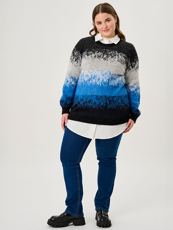 ADGILLIAN - Plus Size Villapaita fra Adia