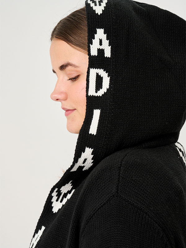 ADGLORIA - Plus Size Neuletakki fra Adia