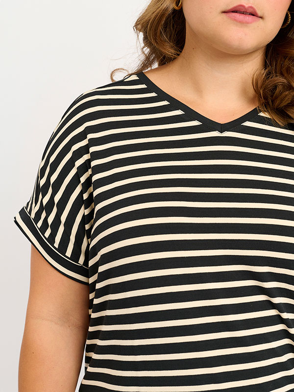 ADVI - Plus Size T-paita fra Adia