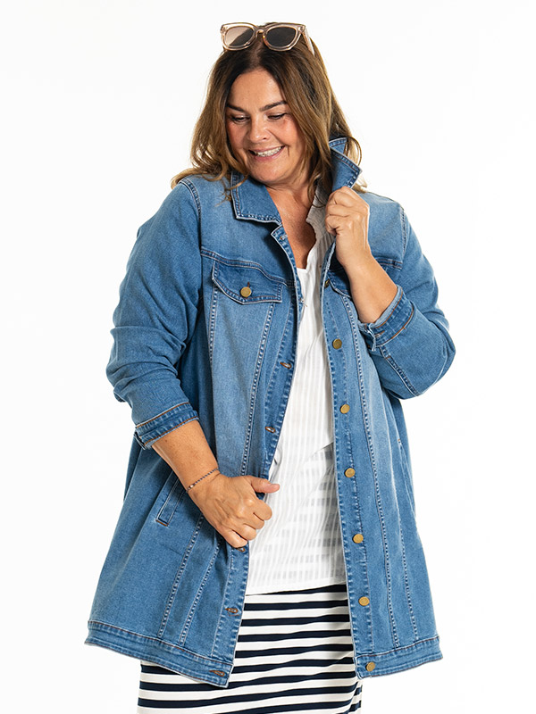 AMELA - Plus Size Takki fra Gozzip