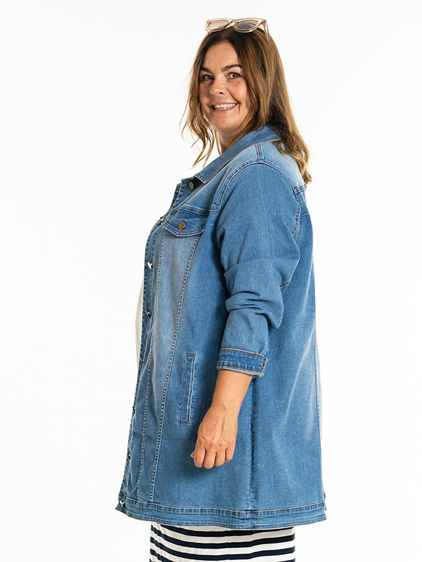AMELA - Plus Size Takki fra Gozzip