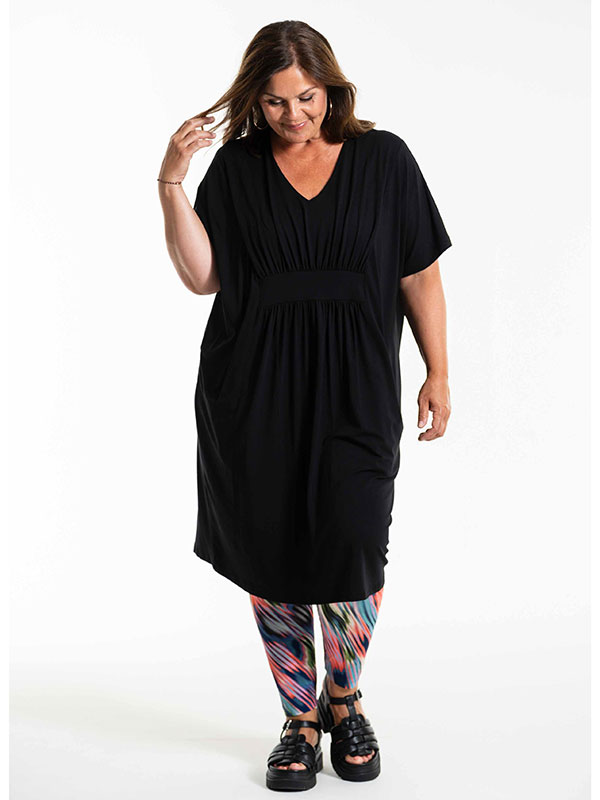 BELINA - Plus Size Mekko fra Gozzip