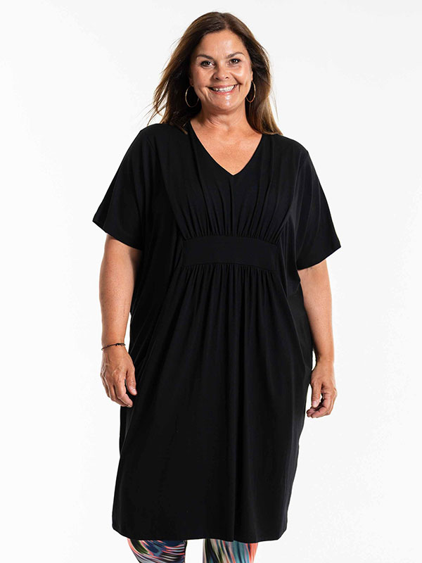 BELINA - Plus Size Mekko fra Gozzip