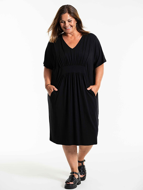 BELINA - Plus Size Mekko fra Gozzip