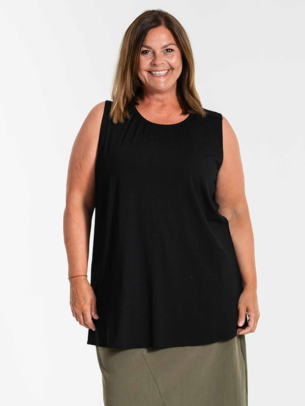 BEATA - Plus Size Toppi fra Gozzip