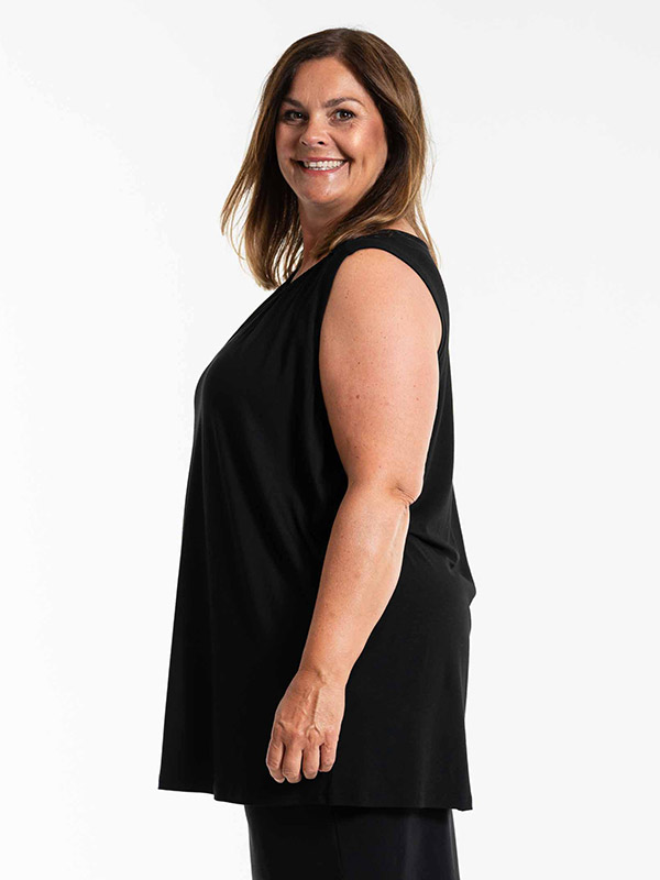 BEATA - Plus Size Toppi fra Gozzip