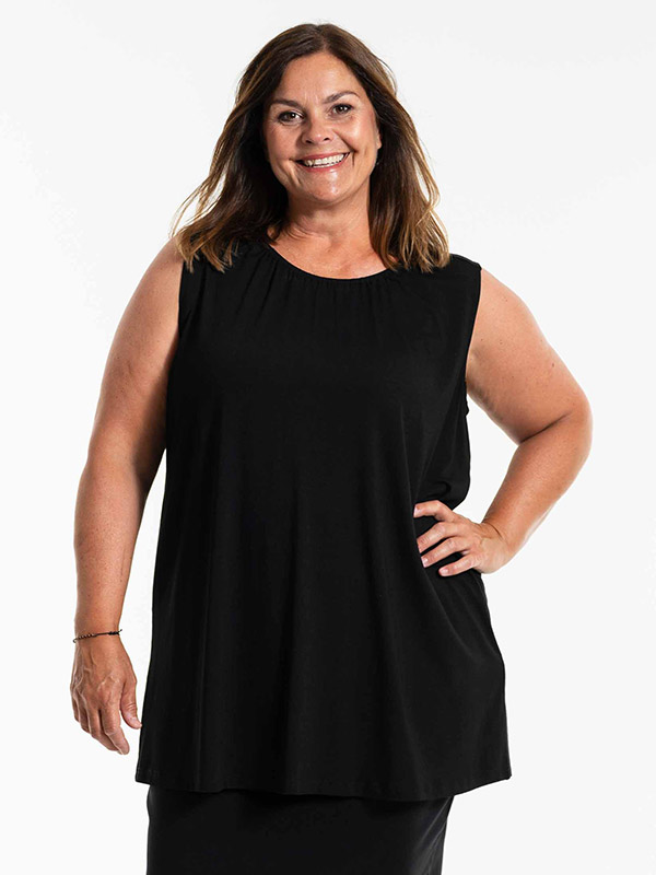 BEATA - Plus Size Toppi fra Gozzip