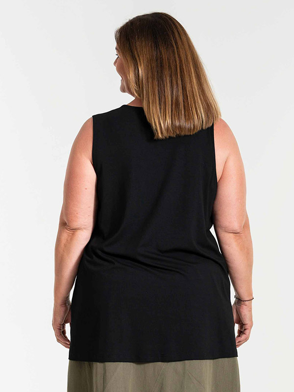 BEATA - Plus Size Toppi fra Gozzip