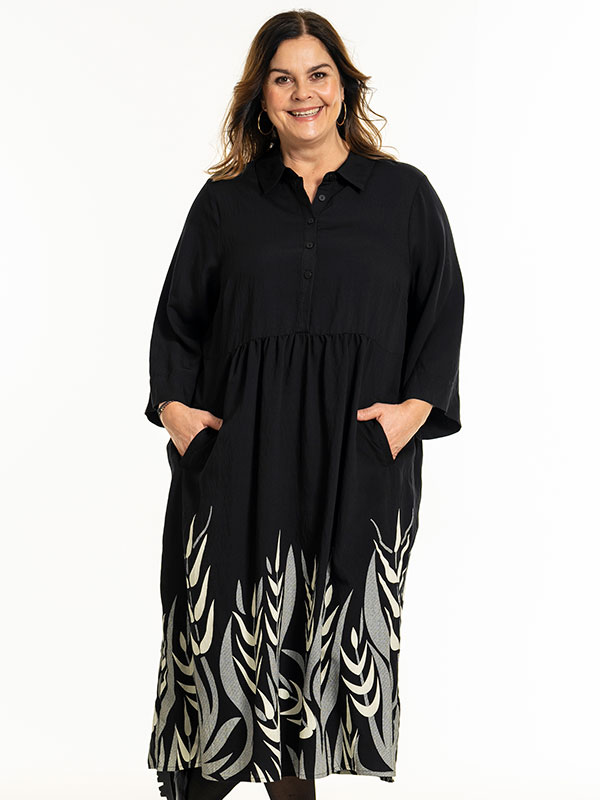 ANN-LOUISE - Plus Size Mekko fra Gozzip