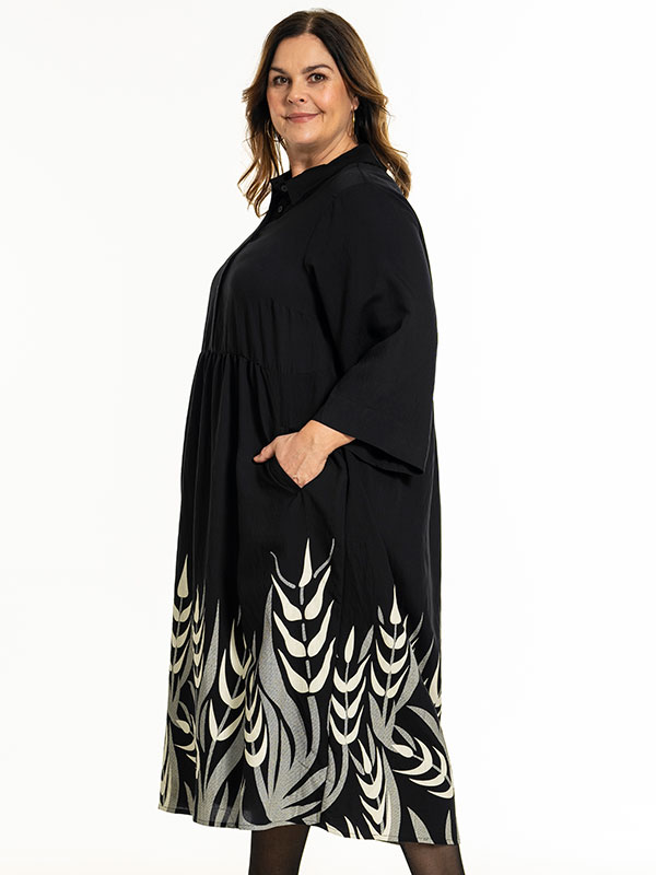ANN-LOUISE - Plus Size Mekko fra Gozzip