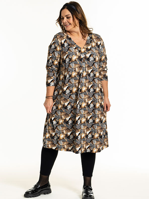 GINA - Plus Size Mekko fra Gozzip