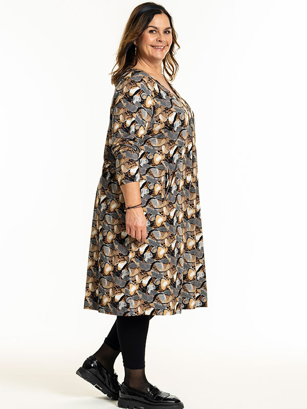 GINA - Plus Size Mekko fra Gozzip
