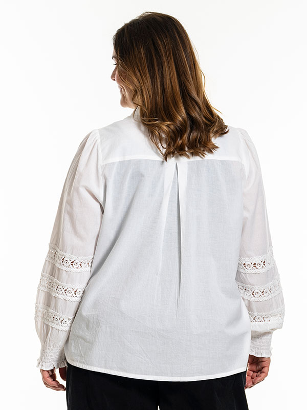 HELIN - Plus Size Paita fra Gozzip